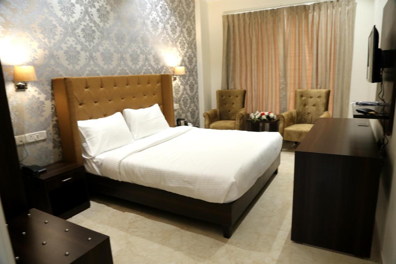 Awadh Inn Нойда Экстерьер фото