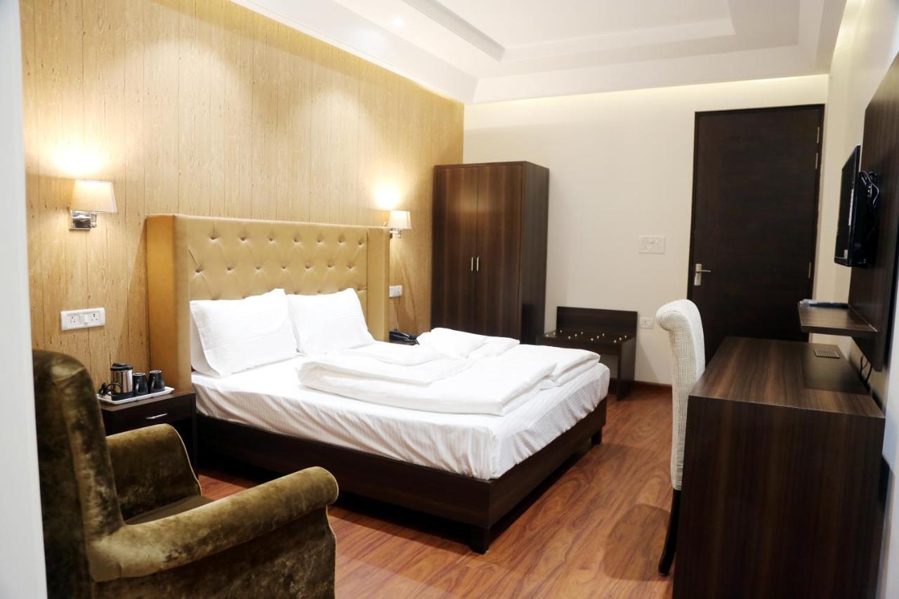 Awadh Inn Нойда Экстерьер фото