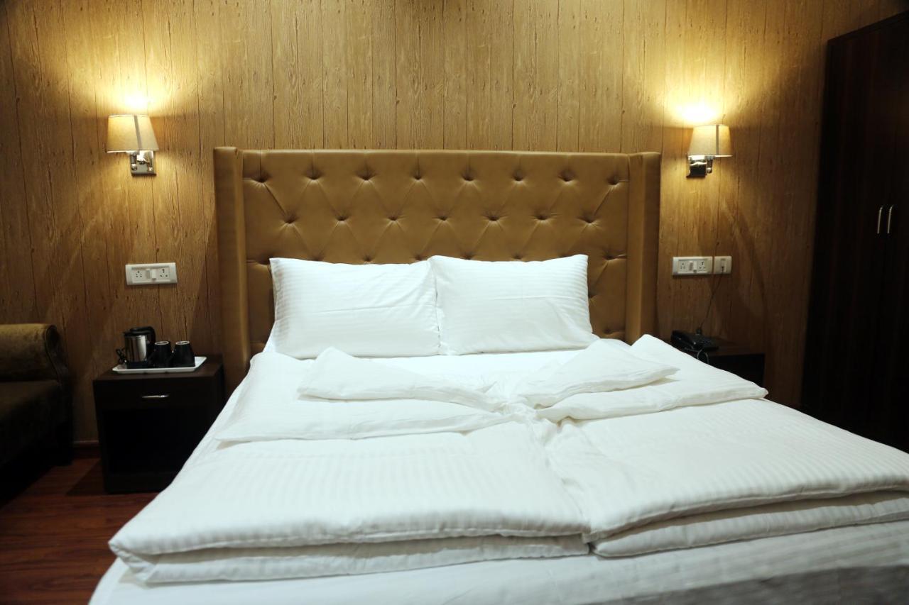 Awadh Inn Нойда Экстерьер фото