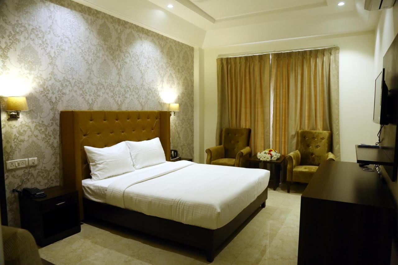 Awadh Inn Нойда Экстерьер фото