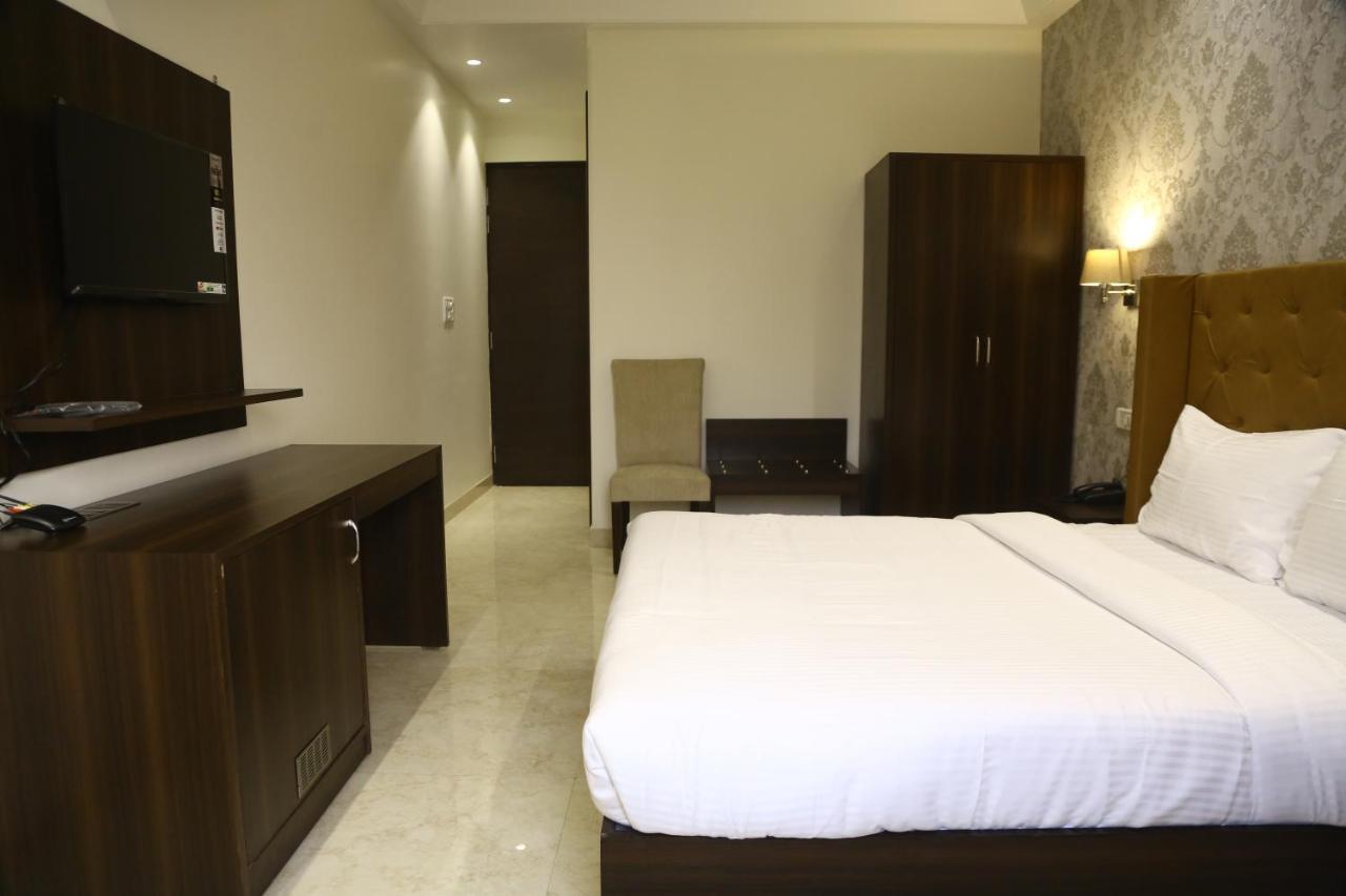 Awadh Inn Нойда Экстерьер фото